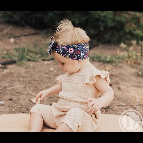Baby bling dancing Skeletons bow - Picture 1 of 4